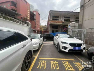 昆明一小區停車場突然被賣了？業主被迫將車停在消防通道